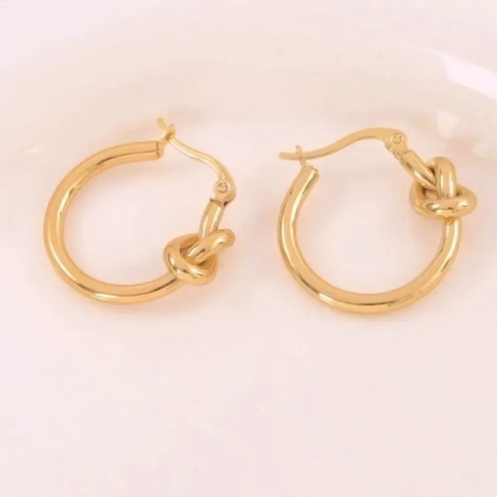 14KGP classic knot hoop earrings